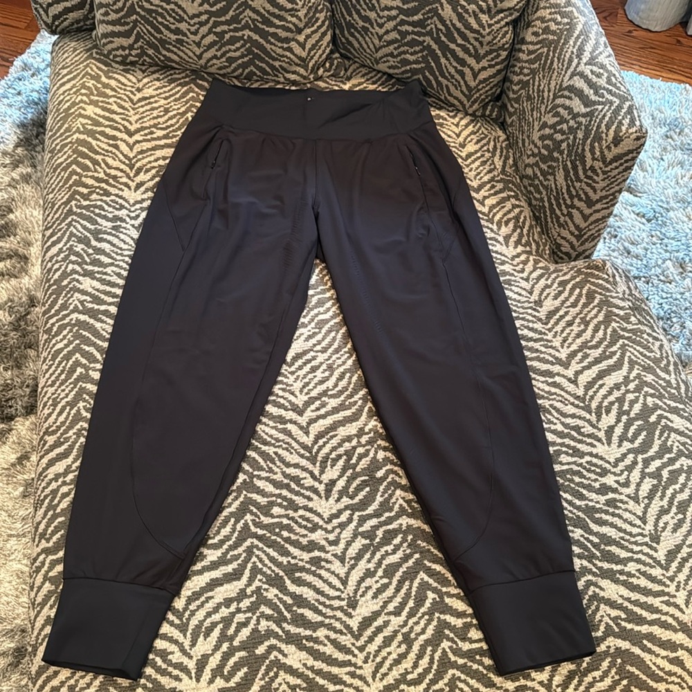 Athleta Distance Jogger Size M